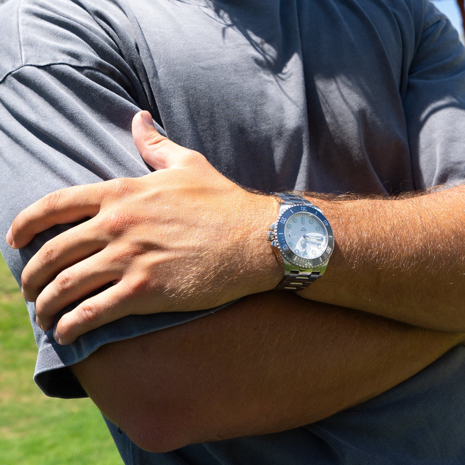 Pivot White - Grey Bezel